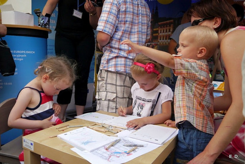 Piknik z funduszami europejskimi na opolskim rynku