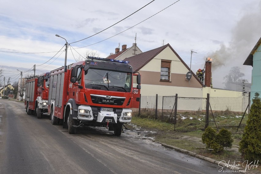Pożar w jednym z domostw przy ul. Sieniutowej w Zdunach [ZDJĘCIA]