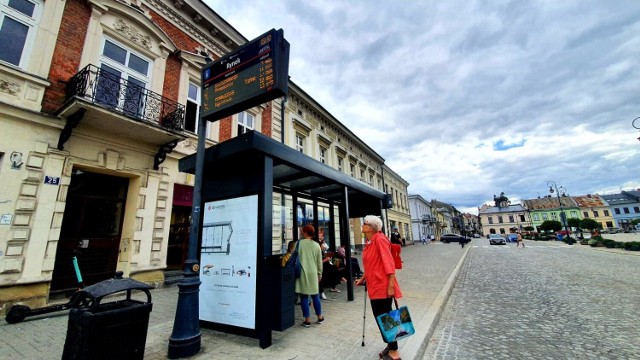 Tak prezentuje się nowa wiata przystankowa w centrum