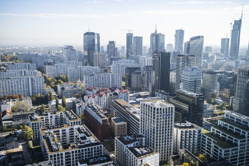 Panorama Warszawy z miejsca dostępnego dla wybranych. Jak stolica wygląda z wysokości ponad 170 metrów? 