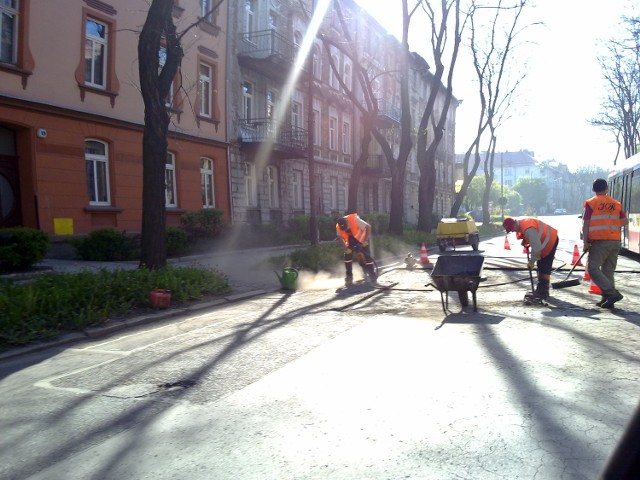 Na ulicy Drzymały są utrudnienia dla kierowców.