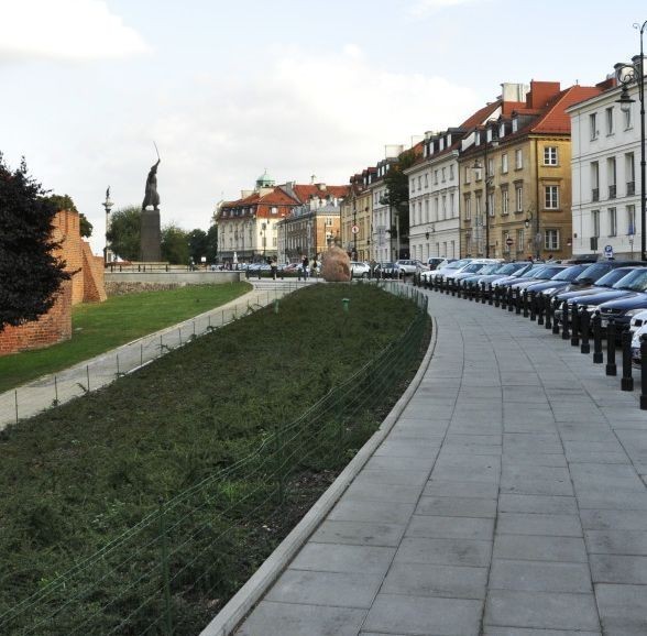 Słynne Piekiełko znajdowało się przy ul. Podwale, u wylotu ulic Piekarskiej i Rycerskiej. Tam właśnie palono czarownice &#8230; Piekiełko to również nazwa osady założonej w 1803 roku, położonej u zbiegu dzisiejszych ul. Płochocińskiej i Modlińskiej. 

Artykuł powstał we współpracy z największym w Polsce serwisem informacyjnym o ulicach polskich miast - Ulice Twojego Miasta