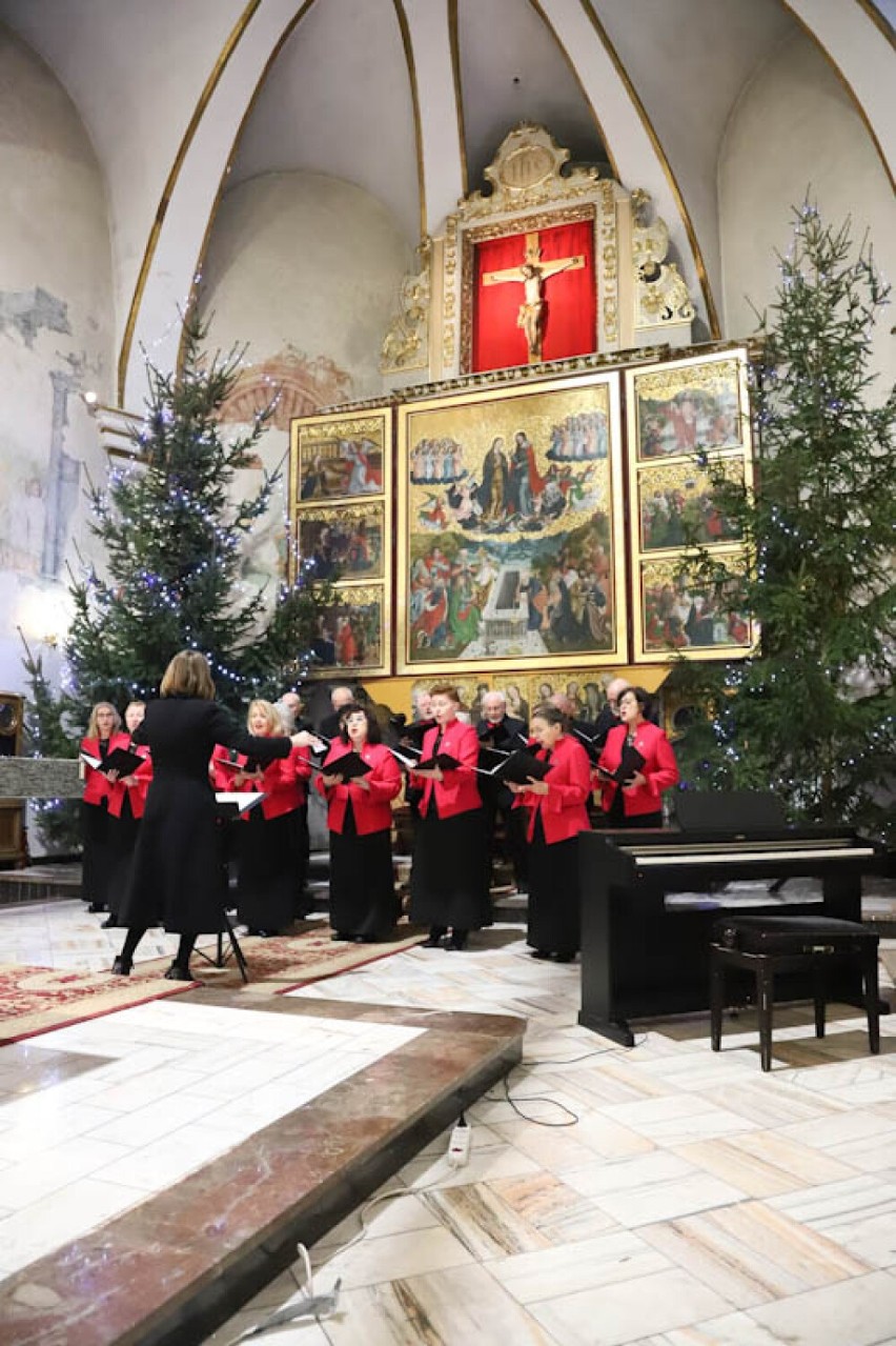 Koncert jakiego u Mikołaja nie było! Wystąpiło sześć chórów....