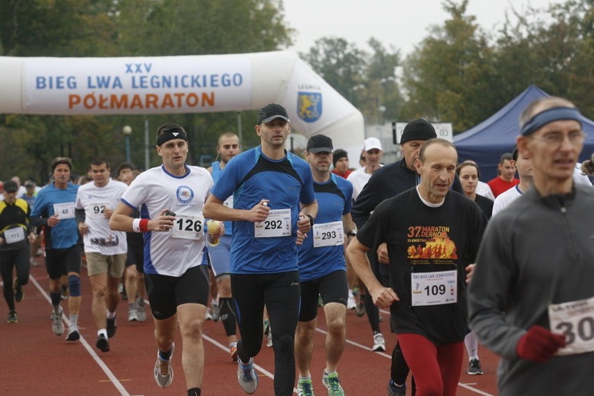 Legnica: Biegali półmaraton po parku (ZDJĘCIA)