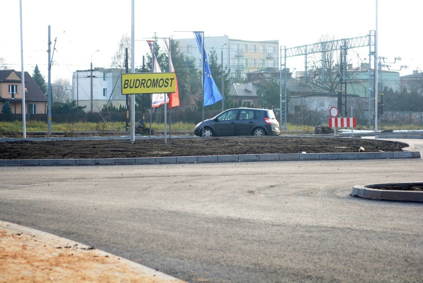 Budowa trasy N-S w Radomiu. Można jeździć rondem na ulicy Szklanej, ale tylko warunkowo 