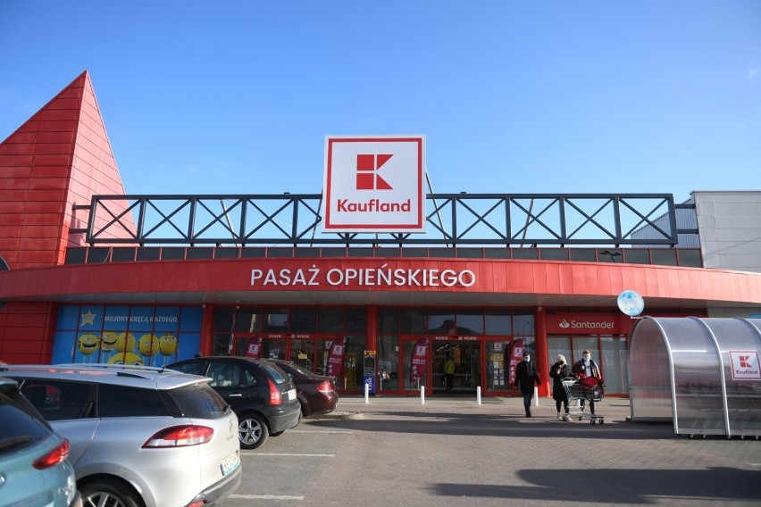 W Poznaniu na ul. Opieńskiego otwarto market Kaufland....