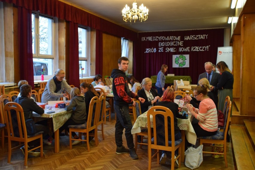 Tworzyli "ze śmieci nowe rzeczy". IX Międzypowiatowe warsztaty ekologiczne w SOSW nr 1 w Gnieźnie