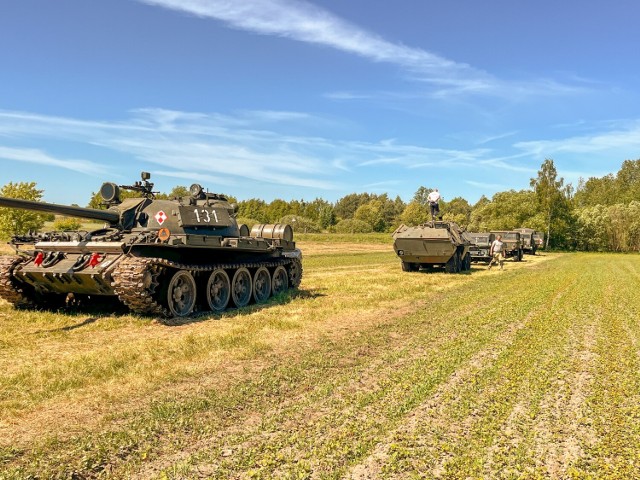 Pojazdy wojskowe i cywilne oglądać można w Zagadkach