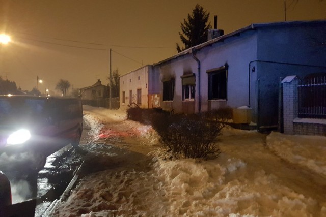 Śmiertelny pożar przy Zapolskiej w Łodzi. Strażacy znaleźli zwęglone zwłoki mężczyzny