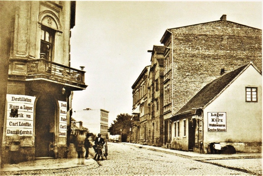 Widok na wlot ul. Dworcowej w ul. Gdańską około 1875 roku.