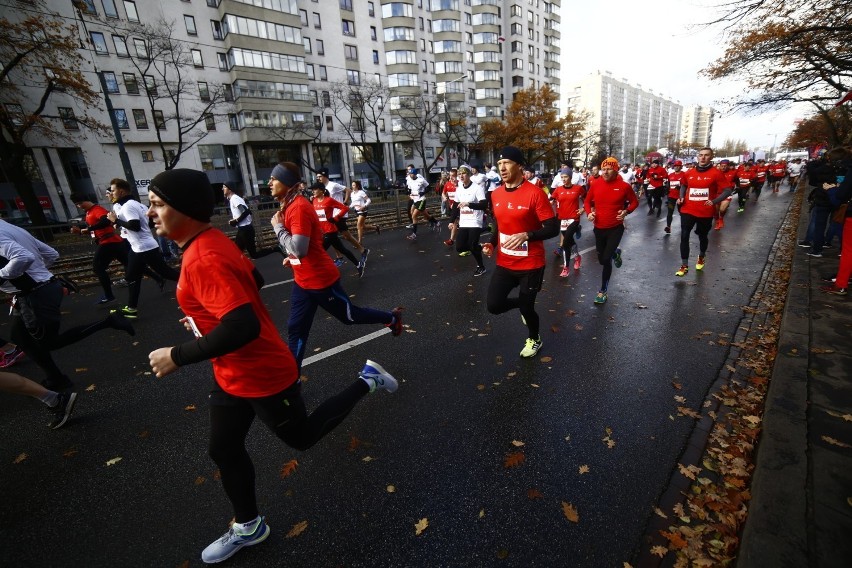 Bieg Niepodległości 2018 Warszawa. Największy bieg cyklu Warszawskiej Triady Biegowej [PROGRAM, UTRUDNIENIA]