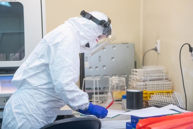 Kolejne testy laboratoryjne dały pozytywne wyniki obecności koronawirusa u przebadanych osób. Łączna liczba zakażonych w Polsce przekroczyła tysiąc.