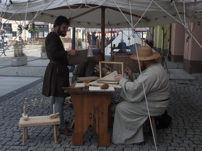 Jarmark Średniowieczny zagościł na Starym Rynku. Tak Łomża świętuje dni miasta [Zdjęcia, video]
