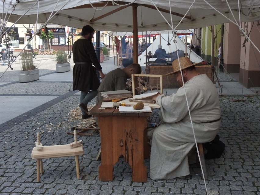 Jarmark Średniowieczny zagościł na Starym Rynku. Tak Łomża świętuje dni miasta [Zdjęcia, video]