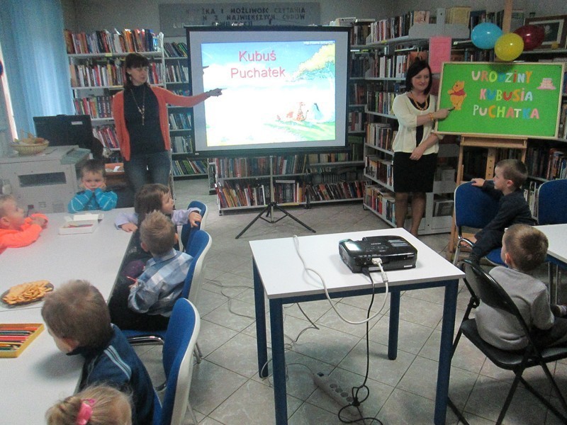 Urodziny Kubusia Puchatka w poddębickiej bibliotece