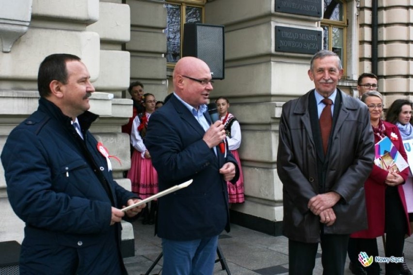 Nowy Sącz. Prezydent podziękował Aleksandrowi Rybskiemu, odchodzącemu na emeryturę dyrektorowi I LO
