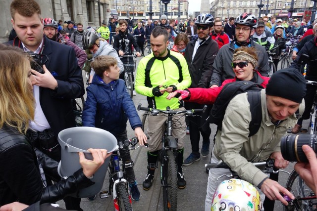 Sezon rowerowy 2016 w Łodzi. W niedzielę, 1 maja, rowerzyści przejechali ulicą Piotrkowską