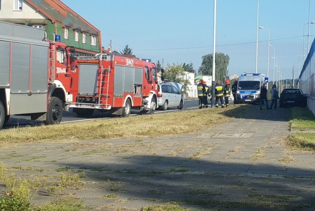 Na skrzyżowaniu ulic Widzewskiej i Chmielowskiego doszło do wypadku. Kierowca samochodu vw nie ustąpił pierwszeństwa przejazdu i zderzył się z jadącym ul. Widzewską seatem. 

ZDJĘCIA na kolejnych slajdach >>>>>>