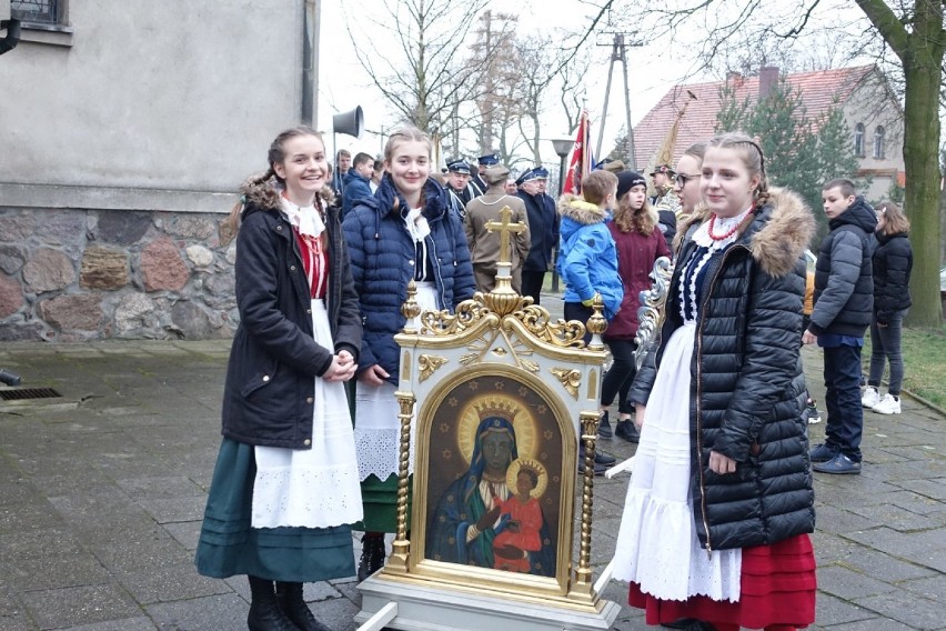 Bukówiec Górny. Wierni przywitali kopię obrazu Matki Bożej...