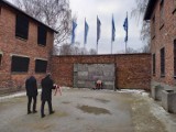 Powiat oświęcimski. Hołd ofiarom Holocaustu w 77. rocznicę oswobodzenia KL Auschwitz-Birkenau, jego podobozów i miasta Oświęcim [ZDJĘCIA]