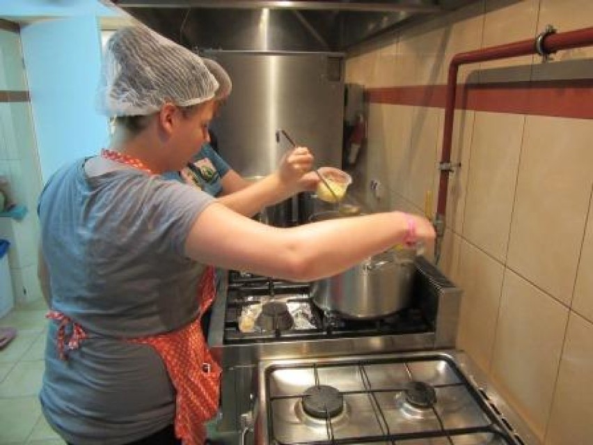 Uczą się zawodu kucharza i ślusarza w ramach projektu „Pomysł na siebie – YEI"