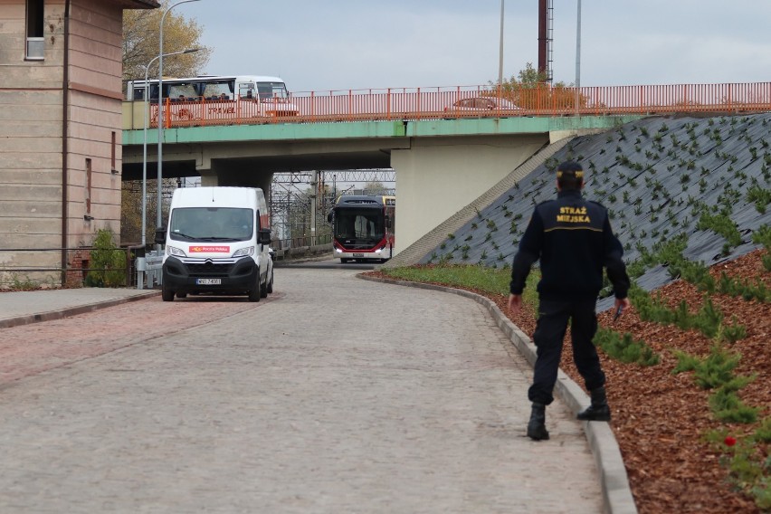 Wrócił ruch na plac przed dworcem PKP w Inowrocławiu [zdjęcia]