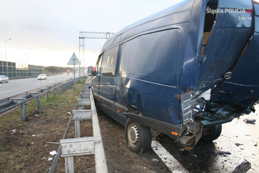 Tragiczny wypadek na A4 w Zabrzu [ZDJĘCIA]. Zginął 41-latek dociśnięty do bariery energochłonnej