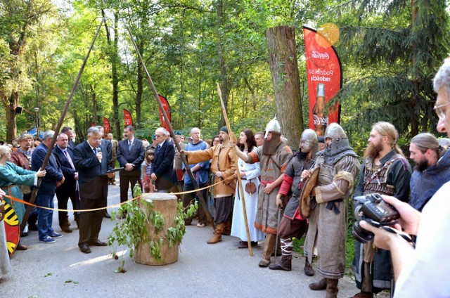 XX Festyn Archeologiczny w Biskupinie już na półmetku [ZDJĘCIA]