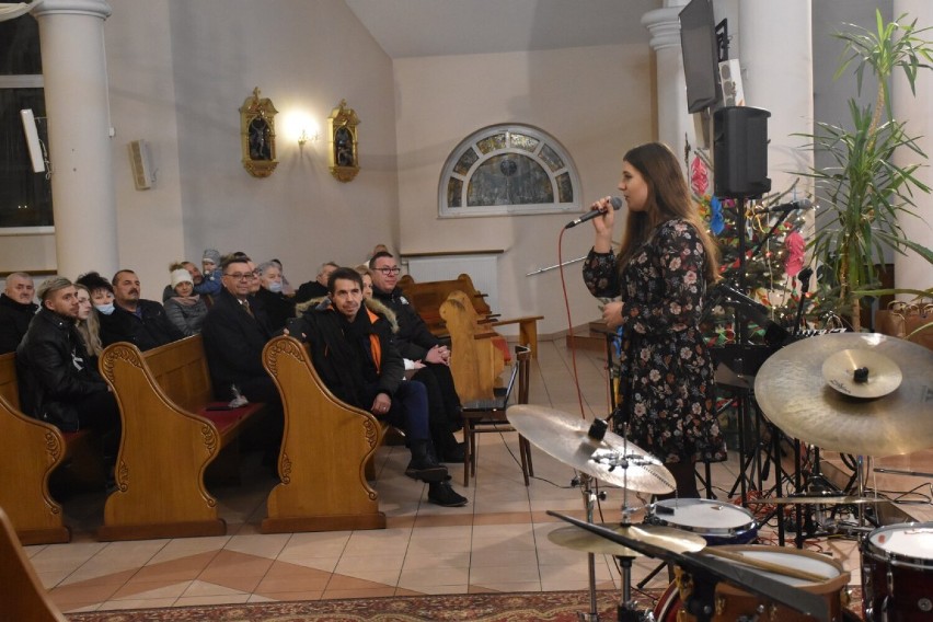 Koncert kolęd i kiermasz dla Jagódki w kościele w Brzezinach. ZDJĘCIA