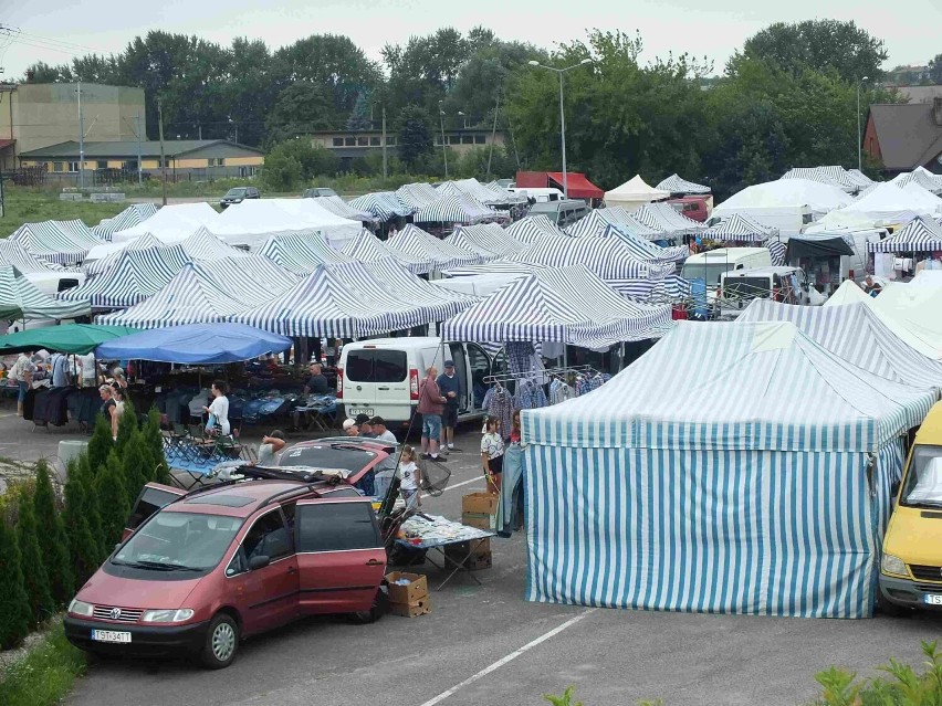 Sobota na targowisku w Starachowicach. Dużo ludzi na zakupach. Co szło najlepiej? 