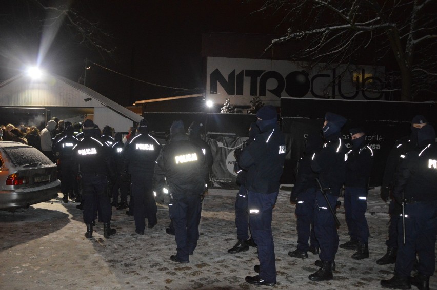 Nitro Nysa - interwencja policji przed klubem