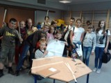 Uczniowie Zespołu Szkół w Nowej Karczmie przygotowywali latawce Dziennika Bałtyckiego
