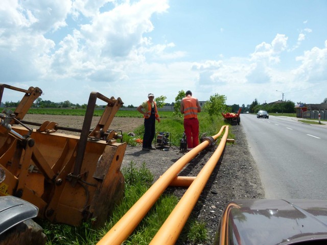 Gazociągi średniego ciśnienia ciągnięte są z Wielunia, gdzie znajduje się stacja redukcyjna