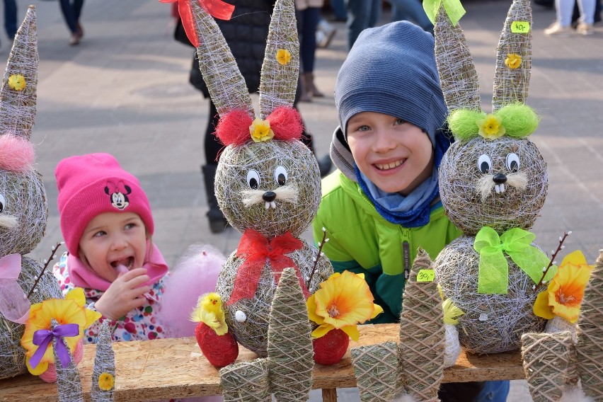 Jarmark Wielkanocny w Rybniku na rynku trwa w najlepsze