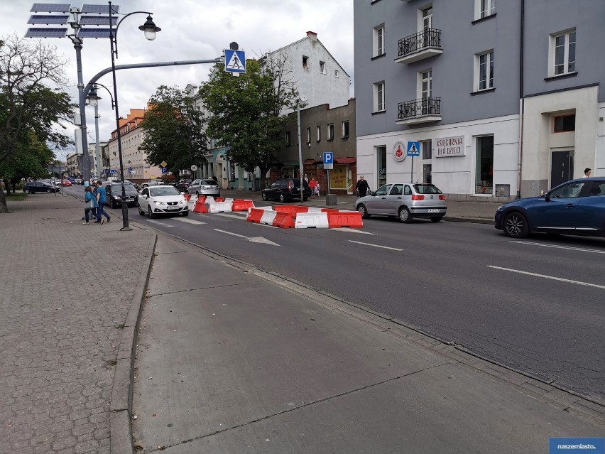 Nowa tymczasowa organizacja ruchu na ulicy Chopina we Włocławku. Czy będzie bezpieczniej? [zdjęcia, sonda]