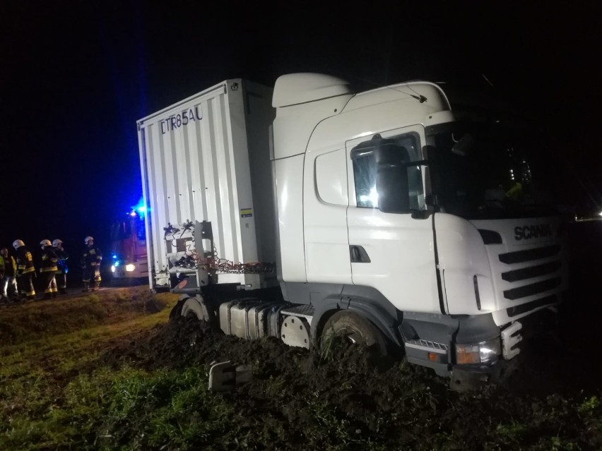 Kolizja samochodu ciężarowego w miejscowości Chorzyna