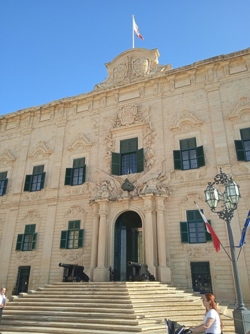 Siedziba premiera Malty, najwspanialsza z oberż, która...