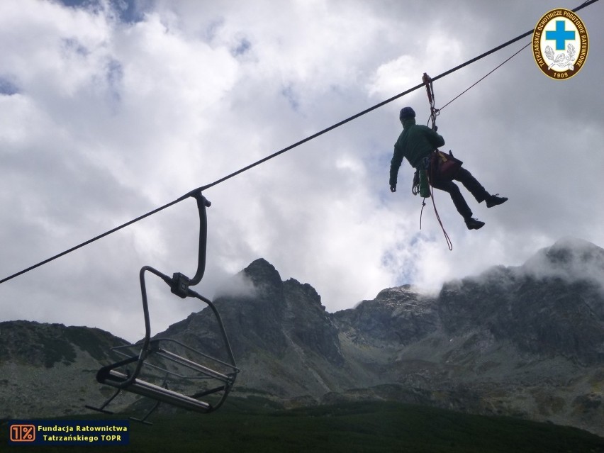 Tatry. Zobacz jak kandydaci na ratowników TOPR ćwiczą [ZDJĘCIA]