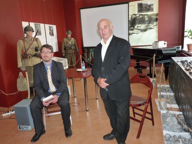 Zdzisław Dudek podczas promocji książki "Niepokonany"