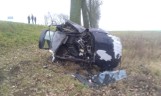 Czułczyce: Auto owinęło się wokół drzewa. Cud, że kierowca sam wysiadł z pojazdu