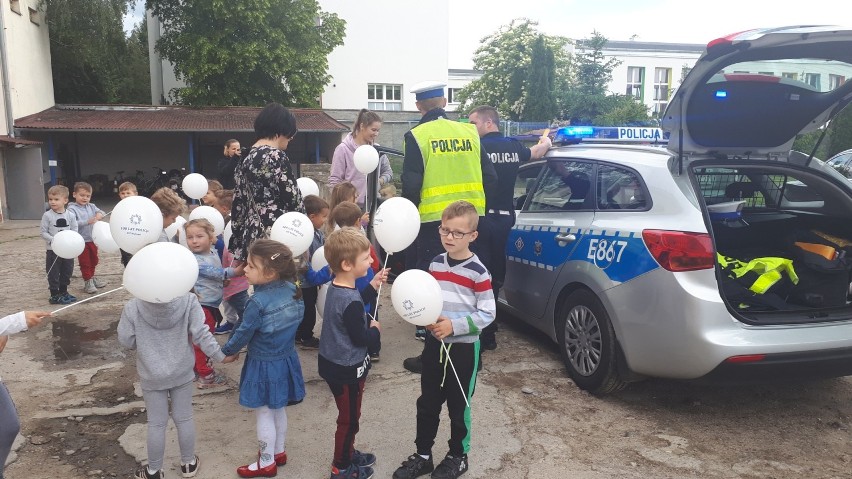 Dzieci zwiedziły komendę policji