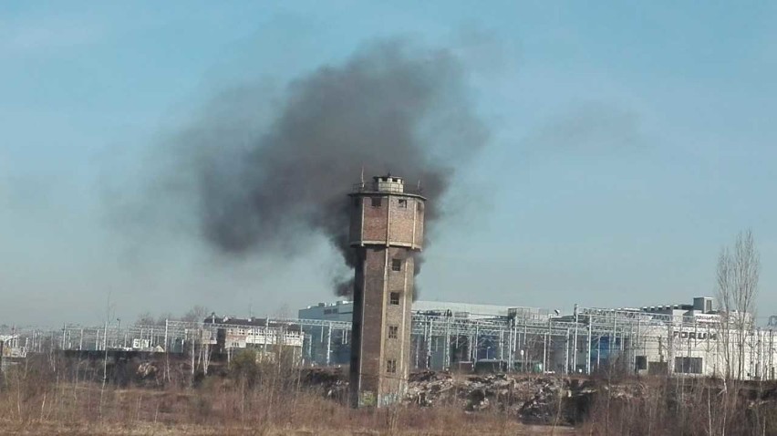 Wieża ciśnień w Gliwicach pali się - zaalarmowali nas mieszkańcy