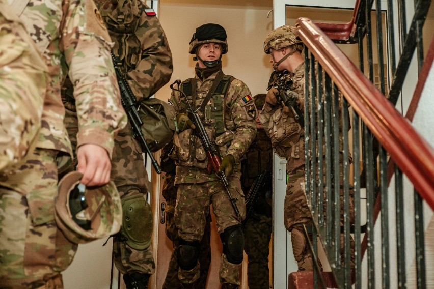 102 batalion ochrony z Bielkowa na kursie Pretorian na Mazurach. Żołnierze szkolili się, jak ochraniać VIP-ów ZDJĘCIA