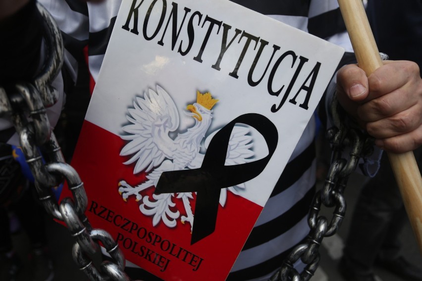 Zdjęcia z manifestacji KOD, z 24.09.2016 w Warszawie