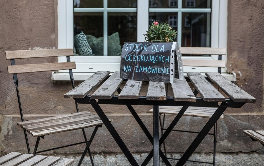 Sąd po stronie właściciela restauracji, który serwował...