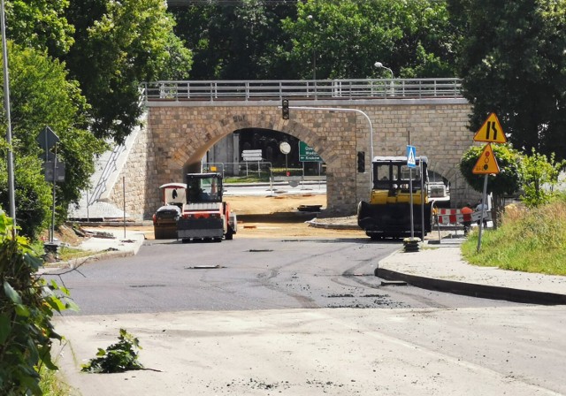 Trwa remont ul. Siennej w Chrzanowie. Nowy asfalt już położony