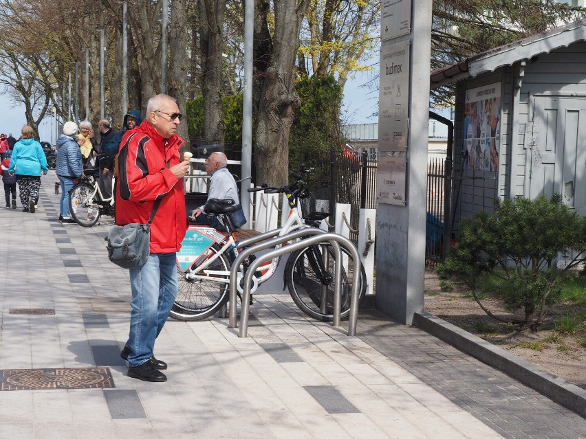 Kołobrzeg - plaża, promenada. Tuż przed prawdziwym wybuchem wiosny