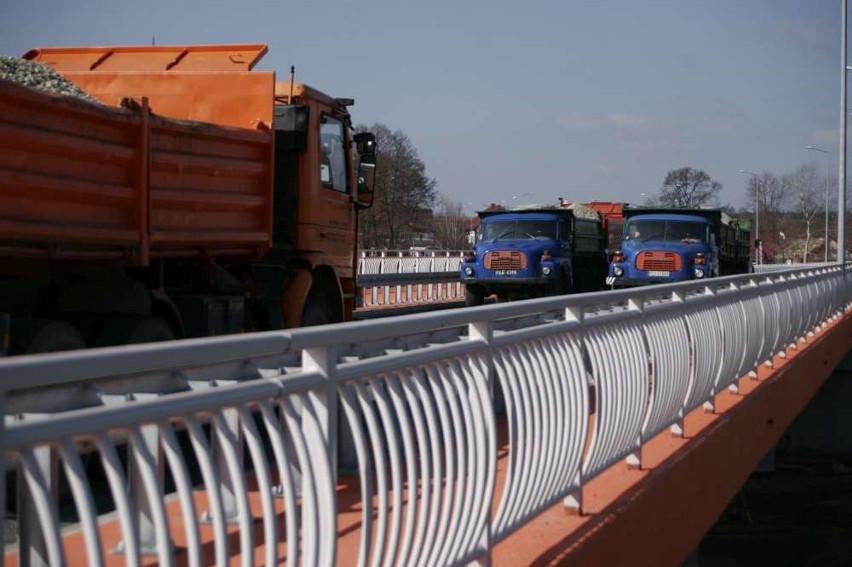26-tonowe ciężarówki na nowych mostach pilskiej obwodnicy śródmiejskiej