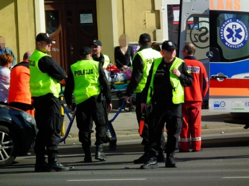 Wypadek na Matejki w Poznaniu: Rowerzystka w szpitalu