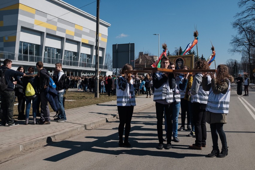 Niedziela Palmowa. Tysiące młodych ludzi przeszło ulicami Tarnowa